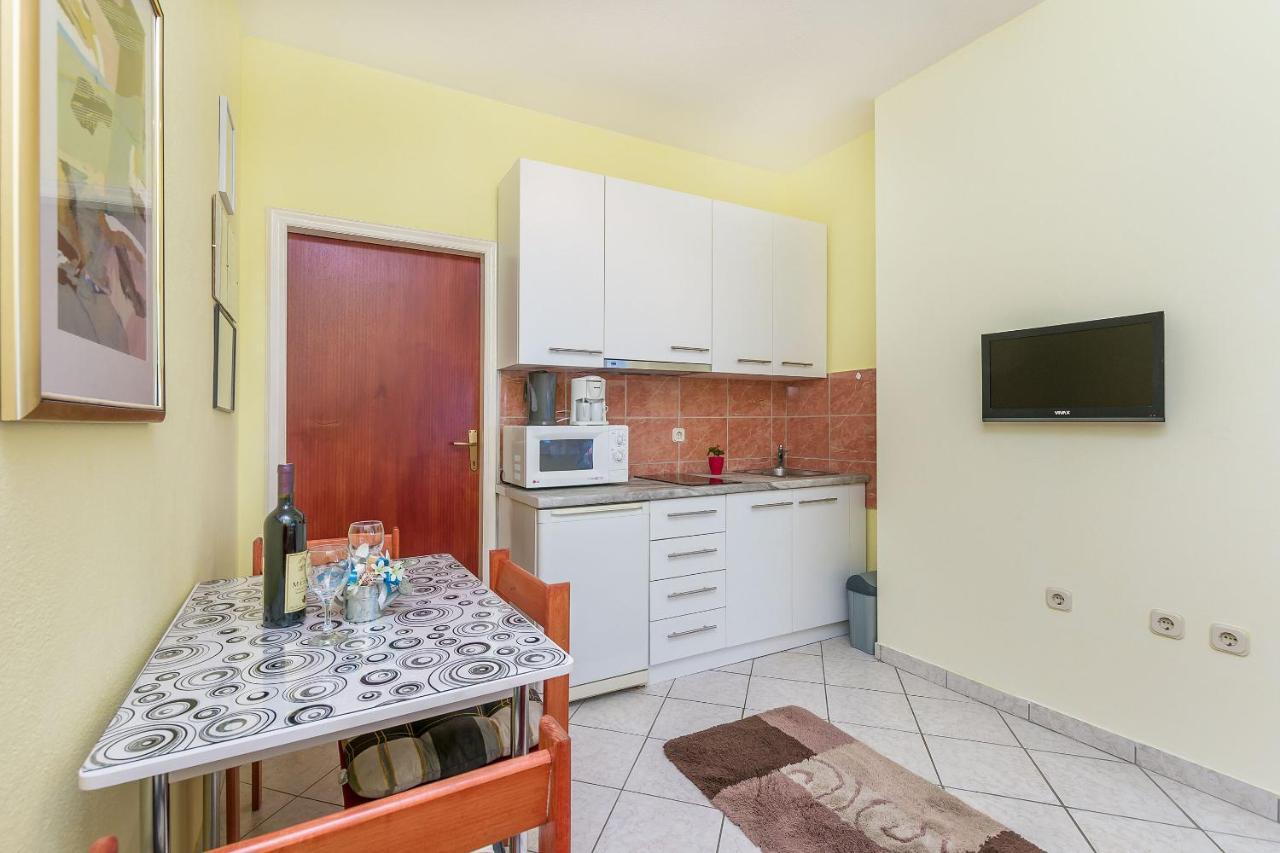 Apartments Zdenka Omiš Buitenkant foto
